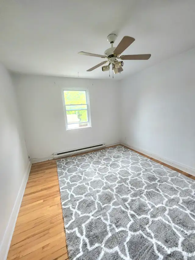 4 1/2 Duplex 2e étage électroménagers