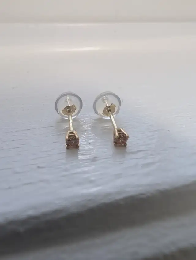 Brand New 14K Yellow Gold Diamond Earrings For Sale in Jewellery & Watches in London - Image 3