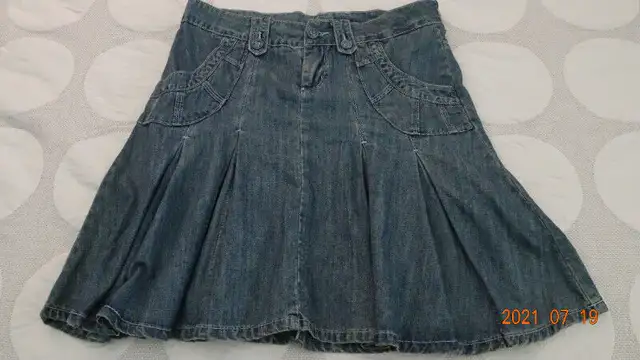 Jupes en Jeans in Women's - Dresses & Skirts in Québec City - Image 4