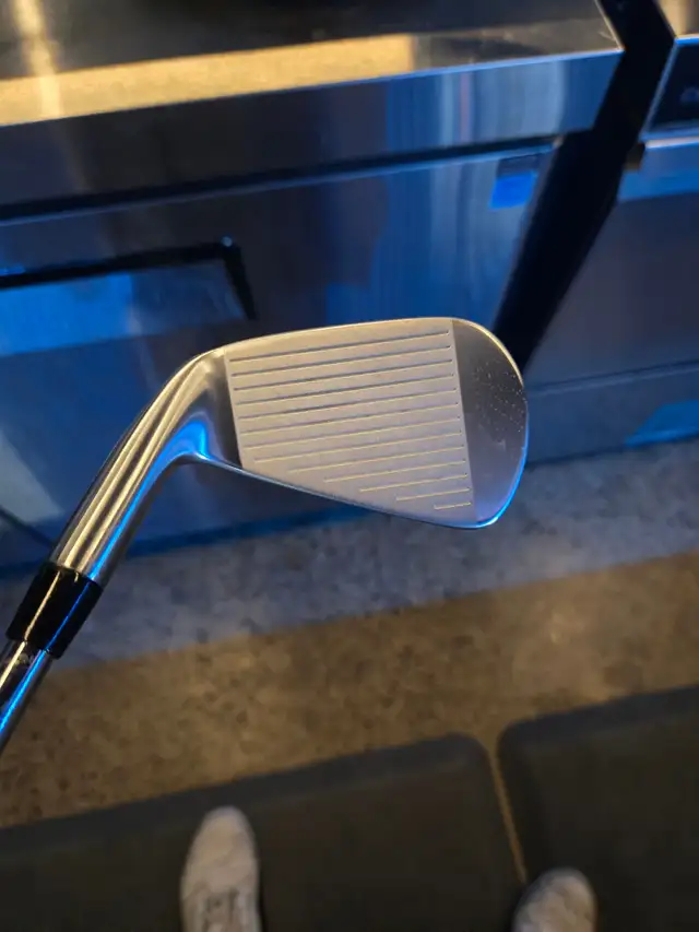 Titleist T250 Right hand irons (5-PW). Used less than 5 times in Golf in Ottawa - Image 3