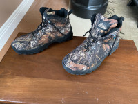 ITASCA Camouflage Boots, size 9
