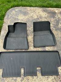 All season floor mats used in Tesla Model 3