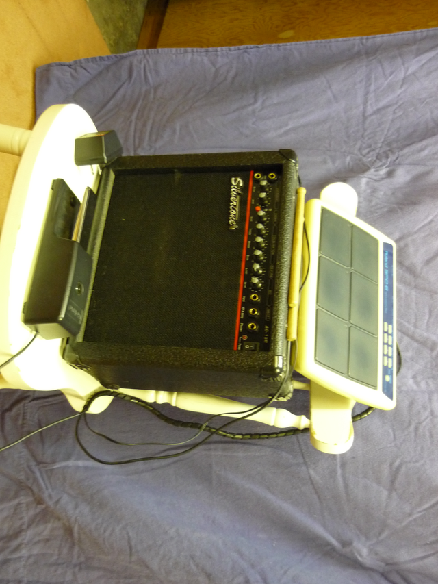 Drum pads and amplifier in Drums & Percussion in Vernon - Image 2