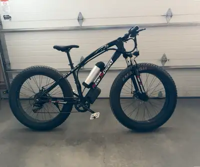 In excellent like new condition. Only ridden a handful of times (about 20km total). Better than Cost...