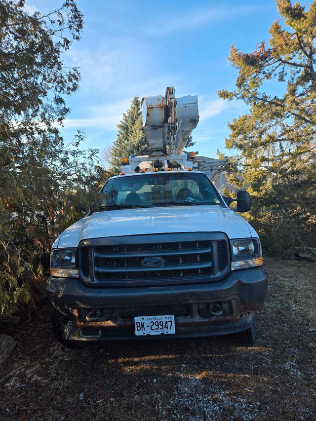 2002 F550 Cherry picker / Boom in Heavy Trucks in Barrie