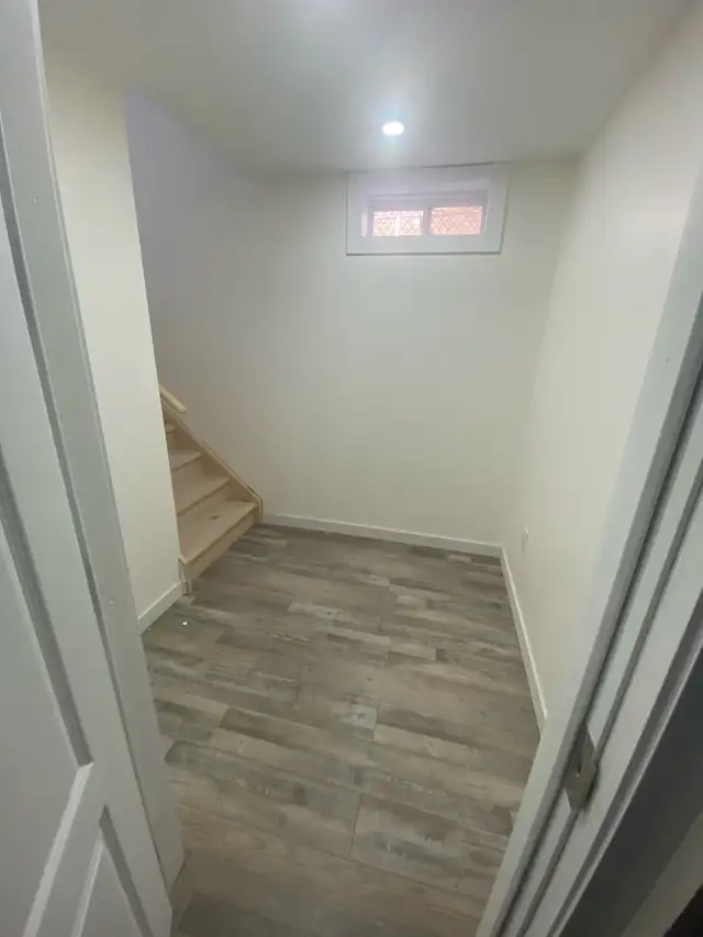 SPACIOUS PRIVATE BEDROOM NEAR TRENT UNIVERSITY in Long Term Rentals in Peterborough - Image 5