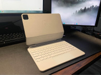 iPad Pro 11 inch - Air 4 or 5 HOU  Keyboard cae