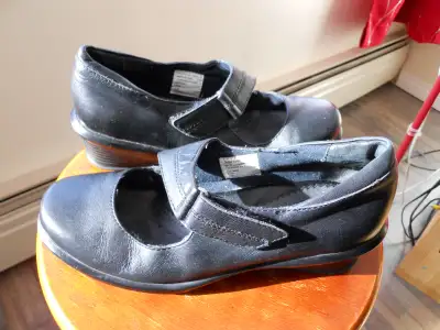Denver Hayes black shoes size 7.5, View more