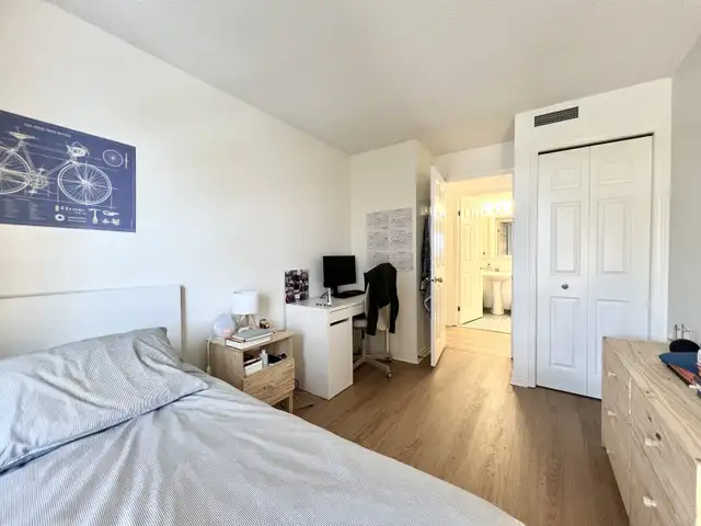 Room for Rent Close to uOttawa and Downtown in Room Rentals & Roommates in Ottawa - Image 3