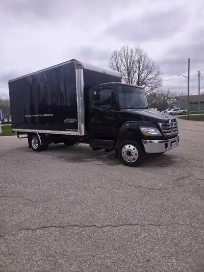 Hino 185 wash truck 2 4000psi power washers 1100gallon water tank. Trucks in great shape new paint o...