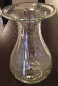 BEATUTIFUL GLASS VASE