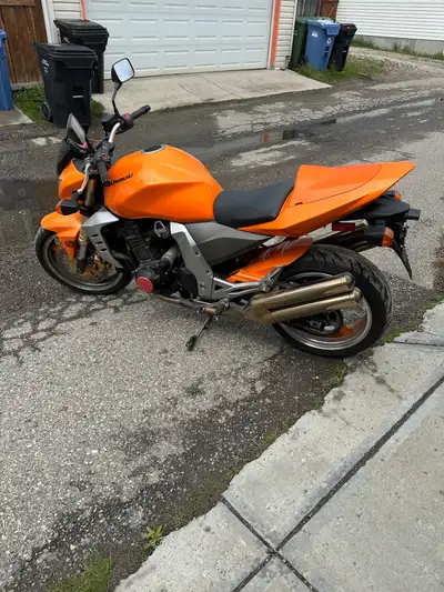 2004 Kawasaki Z1000 low mileage rare colour. 31749km never been dumped. New battery,chain, sprockets...