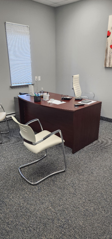 Used Office furniture for sale in Desks in Mississauga / Peel Region - Image 4