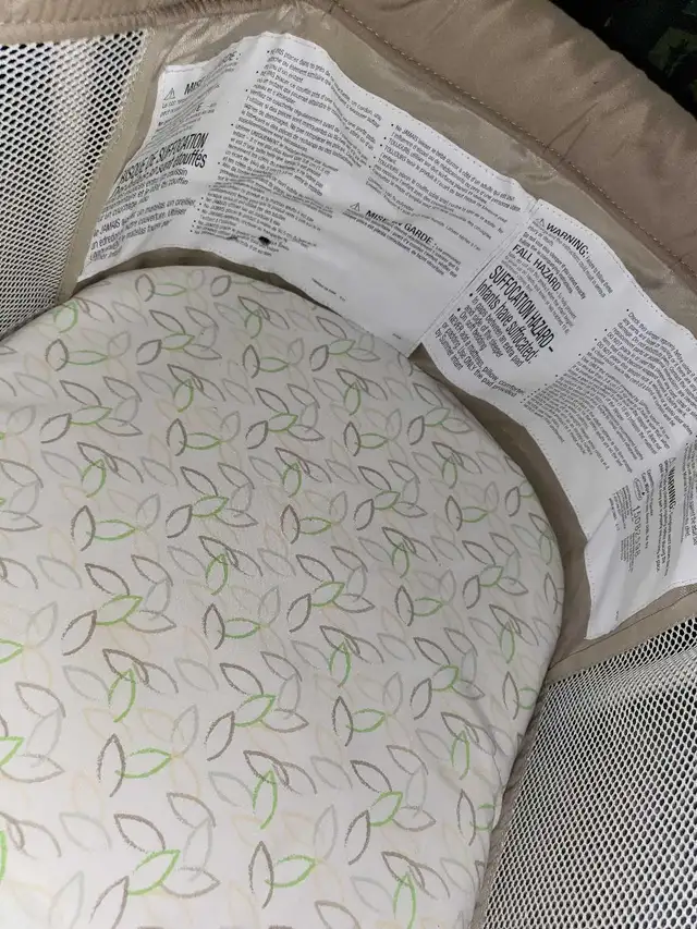 Bassinet in Cribs in Napanee - Image 4