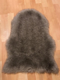 Pelt shape faux fur rug 26x35” $25, grey, gently used