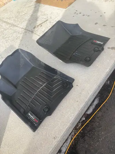Save yourself 100$ I have front weather tech Mats available for a 2024 jeep grand Cherokee for sale...