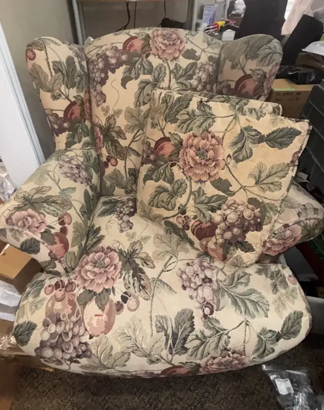 Wing Back Chair - custom tapestry in Chairs & Recliners in City of Toronto - Image 10