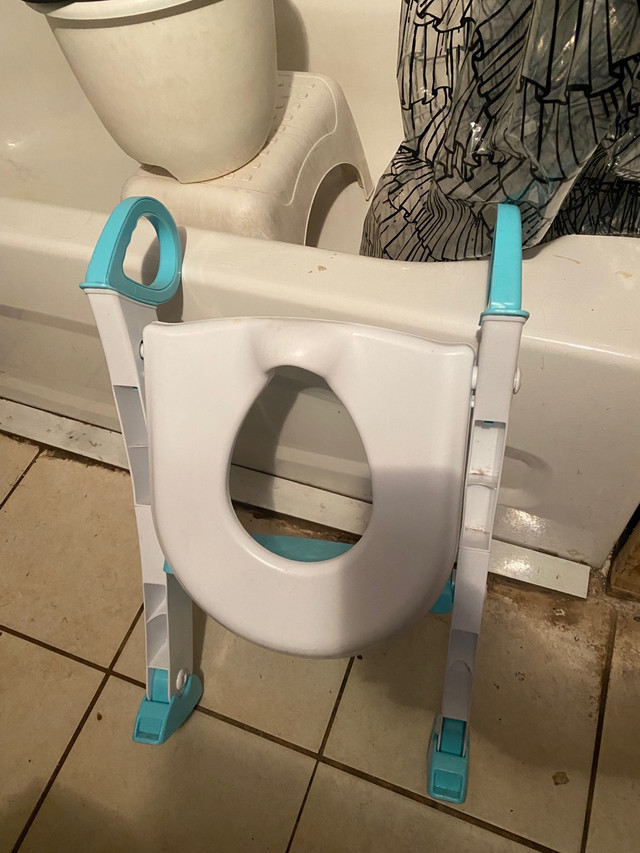 Step toilet seat for kids  in Bathing & Changing in Windsor Region - Image 2