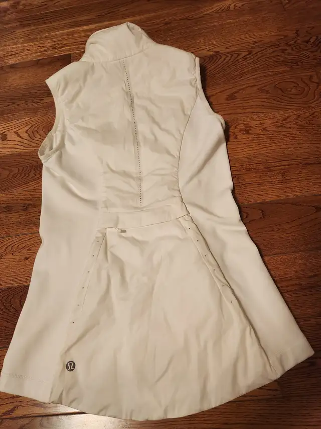 Lululemon black pants and white sleeveless jacket size XS/S in Women's - Bottoms in City of Toronto - Image 8