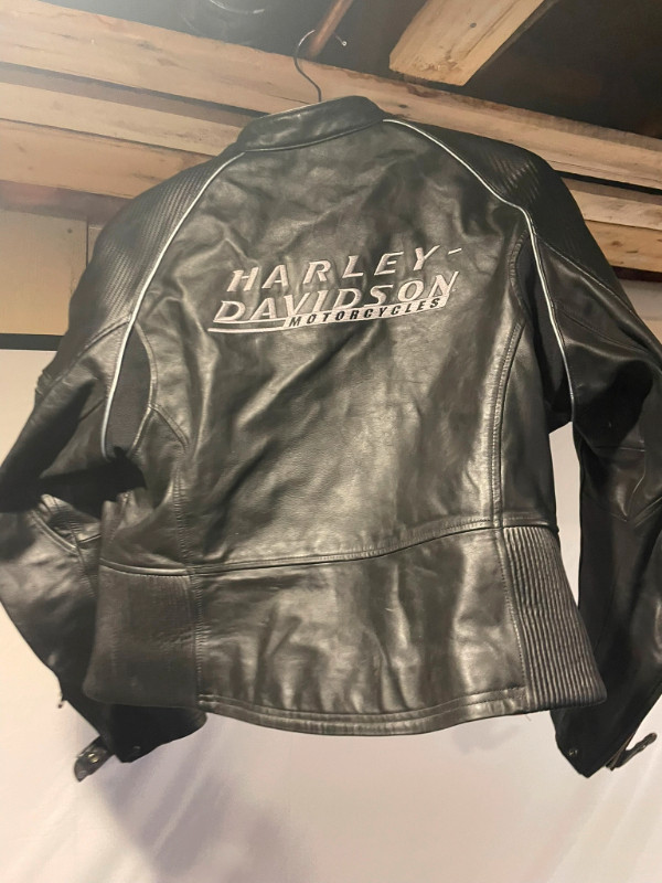 Women's Harley Davidson XL Leather Riding Jacket dans Femmes - Hauts et vêtements d'extérieur  à Brandon - Image 2