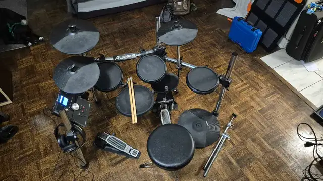 Alesis Forge Drum Kit - with options - upgraded kick/crash headp in Drums & Percussion in City of Toronto - Image 4