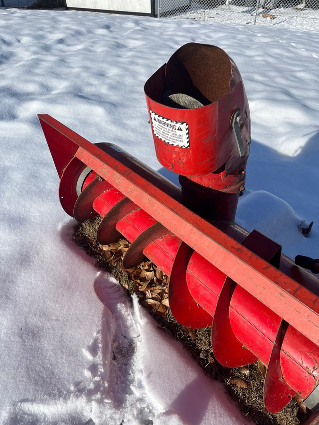 Massey Ferguson snowblower  in Snowblowers in Red Deer - Image 4