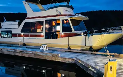 Great 49’ Family Powerboat or Perfect Liveaboard