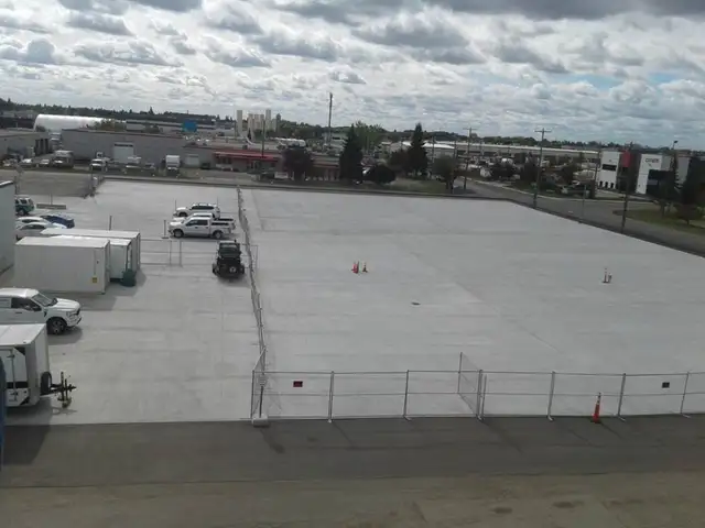 1-2 acres of secure, energized, paved yard space in Edmonton62863761729155121