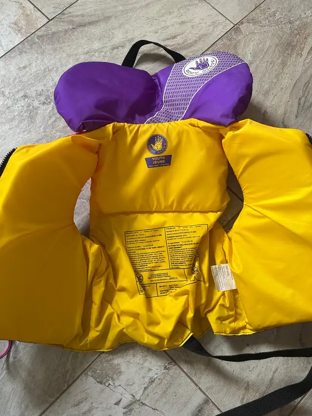 Veste de flottaison enfant in Water Sports in Saguenay - Image 3