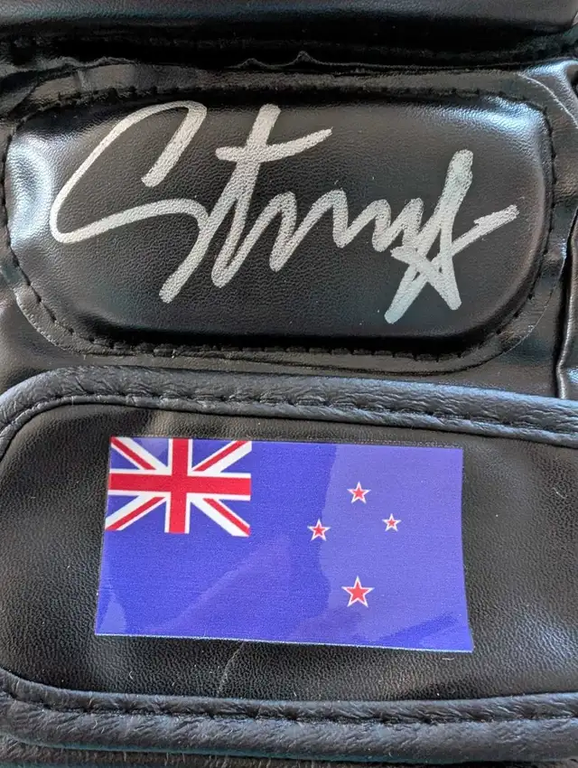 Israel Adesanya Signed Autographed UFC MMA Glove Beckett  in Arts & Collectibles in Barrie - Image 3