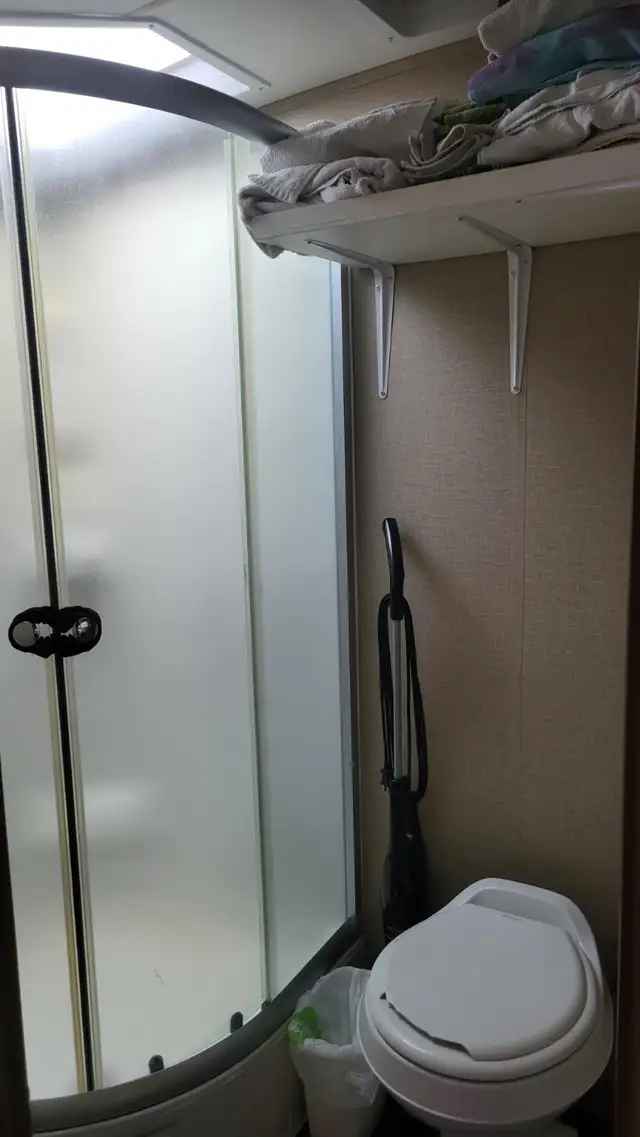 2015 Funfinder, 21 FT in Travel Trailers & Campers in Cranbrook - Image 9