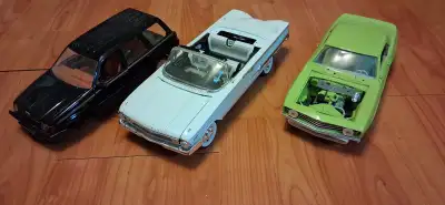 Lot de diecasts 1/18 ERTL, Burago, Maisto, etc. pour restauration et pièces Prix pour le lot de 21 À...