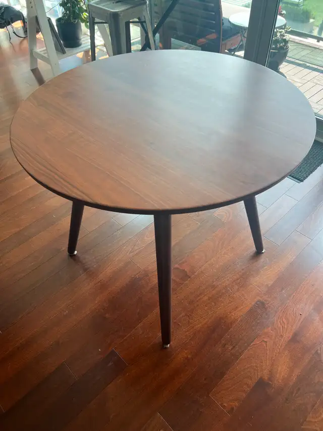Walnut Dining Table in Dining Tables & Sets in City of Toronto - Image 3