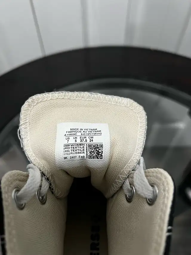 Converse All Star High Tops Women's 7 Sneaker Black NEW in Women's - Shoes in Cape Breton - Image 11