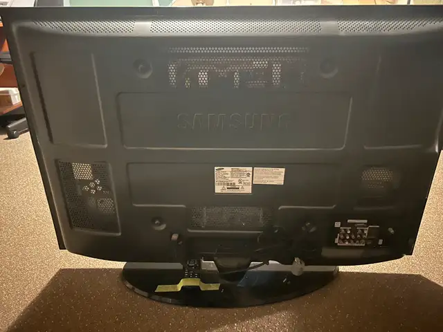 Samsung 42 inch plasma tv in TVs in Brockville - Image 3