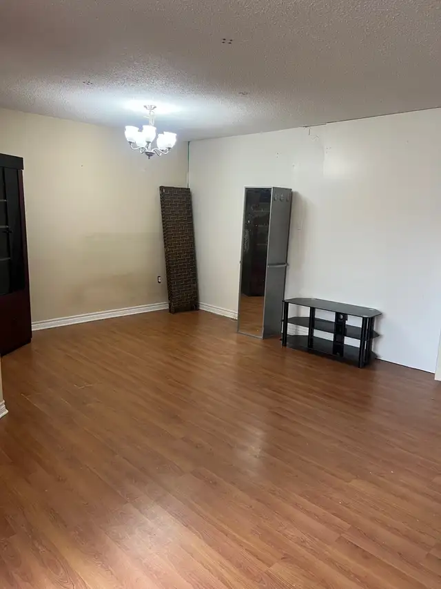 Townhouse for Rent in Long Term Rentals in City of Toronto - Image 11