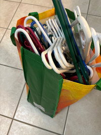 Plastic hangers assorted 