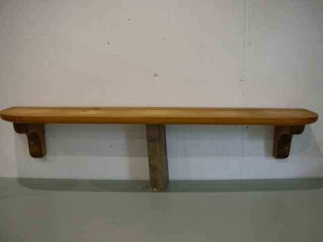 Wooden shelf in great shape in Storage & Organization in Stratford - Image 2