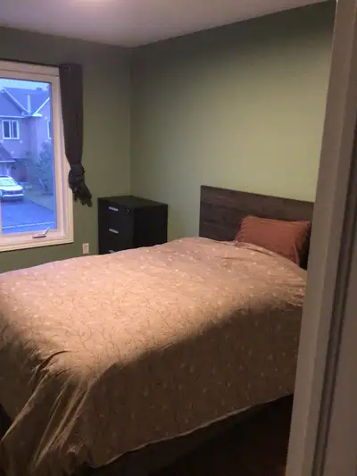 Clean room for rent in Orleans. Close to highway 417 and bus 25 to cité collegiale