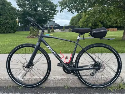 Giant Escape Disc Hybrid Bike, View more