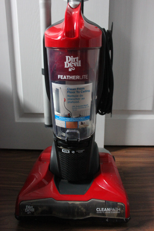 Dirt Devil Featherlite Vacuum in General Electronics in City of Toronto - Image 3