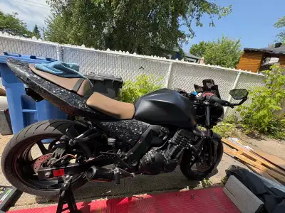 Kawasaki Z750 2005 60,xxxkm New: Chain , tires, Front brake lever/caliper, oil changed frequently, H...