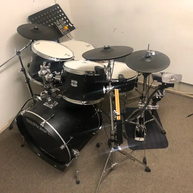 Custom Hybrid Roland Yamaha Drum Kit (Toronto) in Drums & Percussion in City of Toronto - Image 3