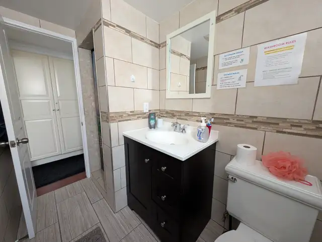 Room for Rent (Yorkdale) - Males Only in Room Rentals & Roommates in City of Toronto - Image 4