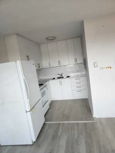 2 bedroom bright apartment above fabric store Little India - Indian Grocery and Shopping Area 1 park...