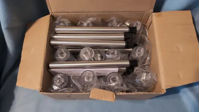 UNUSED 12-pack Outdoor Solar Garden Pathway Lights (Cool White) in Outdoor Lighting in Mississauga / Peel Region - Image 7
