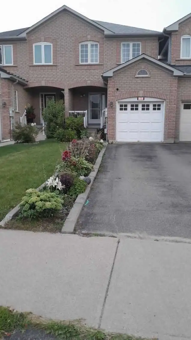 Room in Basement with Private Bathroom – Sandalwood & McLaug