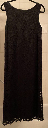 Robe longue en dentelle noire