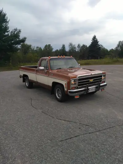 PEMBROKE AREA 73-78 chevy square body truck parts Everything is old and used Collected parts over ti...