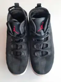 Black Jordan's - Youth 5.5